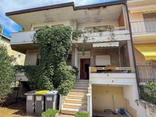 Quadrilocale via Genova  5C, Viale Roma, Foligno — foto 17 di 22