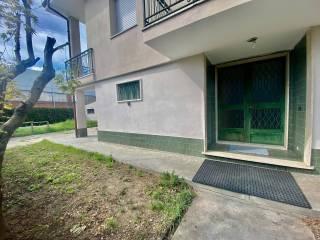 Villa unifamiliare via Roma, Genola — foto 3 di 33