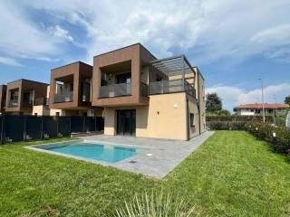 Villa unifamiliare via Case Sparse Serraglie 60, Pieve Vecchia, Villaggio Sanghen, Manerba del Garda — foto 38 di 45