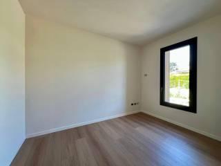 Villa unifamiliare via Case Sparse Serraglie 60, Pieve Vecchia, Villaggio Sanghen, Manerba del Garda — foto 4 di 45
