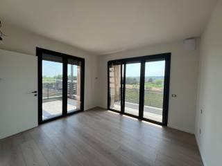 Villa unifamiliare via Case Sparse Serraglie 60, Pieve Vecchia, Villaggio Sanghen, Manerba del Garda — foto 44 di 45