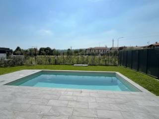 Villa unifamiliare via Case Sparse Serraglie 60, Pieve Vecchia, Villaggio Sanghen, Manerba del Garda — foto 18 di 45