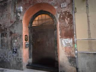 Bilocale via di San Bernardo, Molo, Genova