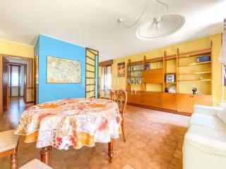 Bilocale via Vittorio Alfieri, Centro, Malnate — foto 3 di 18