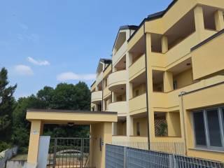 Trilocale via Fratelli Maioni 117, Centro, Borgomanero — foto 3 di 12