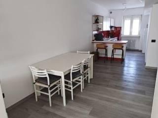 Trilocale ottimo stato, primo piano, Centro, Aosta — foto 3 di 13