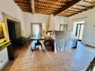 Quadrilocale via Vittorio Veneto, Centro, Sutri — foto 4 di 17