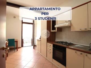 Quadrilocale via San Nazaro 54, Veronetta, Verona