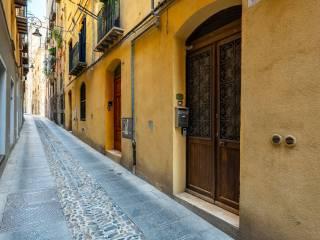 Bilocale via dei Genovesi 53, Castello, Cagliari