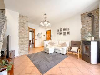 Trilocale via Stallone 44, Uggiate con Ronago