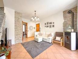 Trilocale via Stallone 44, Uggiate con Ronago