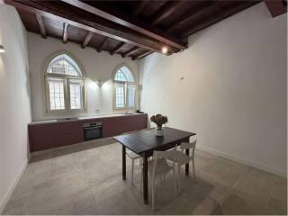 Bilocale piazza Garibaldi, 1, Centro, Angera — foto 2 di 12