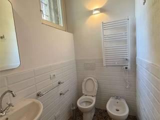 Bilocale piazza Garibaldi, 1, Centro, Angera — foto 11 di 12
