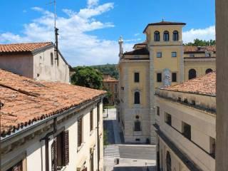 Quadrilocale vicolo Crocioni 5, Centro Storico, Verona