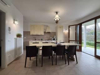 Villa a schiera via della Molaria, Pieve Vecchia, Villaggio Sanghen, Manerba del Garda