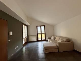 Trilocale viale Roma 44, Centro, Daverio