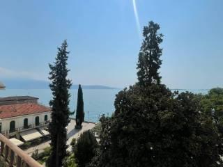 Bilocale corso Giuseppe Zanardelli 162, Centro, Gardone Riviera — foto 4 di 17