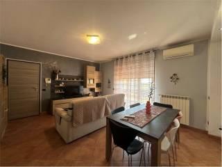 Trilocale ottimo stato, primo piano, Centro, Oleggio — foto 2 di 14
