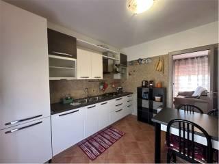 Trilocale ottimo stato, primo piano, Centro, Oleggio — foto 11 di 14