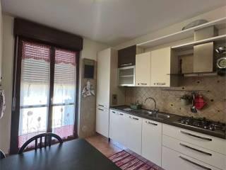 Trilocale ottimo stato, primo piano, Centro, Oleggio — foto 4 di 14