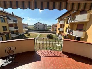 Trilocale ottimo stato, primo piano, Centro, Oleggio — foto 14 di 14
