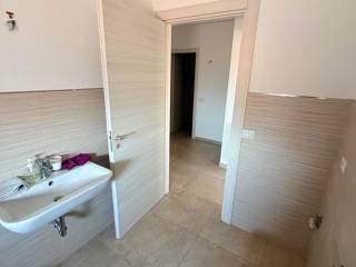 Quadrilocale via Genova 14, Centro, San Giovanni la Punta — foto 4 di 19