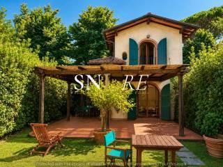 Villa unifamiliare via Giosuè Carducci, Centro, Forte dei Marmi — foto 13 di 18