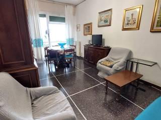 Trilocale buono stato, terzo piano, Centro, Loano — foto 5 di 19