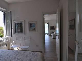 Trilocale buono stato, secondo piano, Centro, San Felice del Benaco — foto 2 di 24