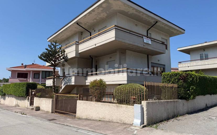 Villa unifamiliare viale Ippocrate 32, Centro, Pesche — foto 19 di 34