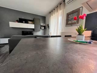 Bilocale via Don Porlezza 7, Lipomo — foto 3 di 22