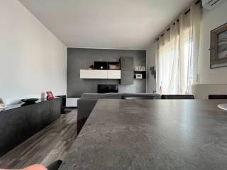 Bilocale via Don Porlezza 7, Lipomo — foto 18 di 22