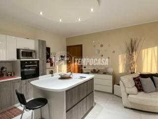 Bilocale via Privata dei Pini 22, Arlate, Calco — foto 2 di 8