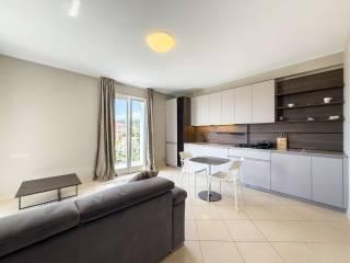 Trilocale ottimo stato, quarto piano, Centro, Bordighera — foto 32 di 37