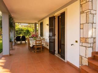 Villa unifamiliare via Amerigo Vespucci 7, Centro, Peschiera del Garda — foto 8 di 15
