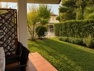 Villa unifamiliare via Amerigo Vespucci 7, Centro, Peschiera del Garda — foto 3 di 15
