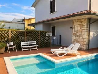 Villa unifamiliare via Amerigo Vespucci 7, Centro, Peschiera del Garda — foto 2 di 15