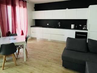 Bilocale via Don Lorenzo Milani 3, Castelnuovo del Garda — foto 2 di 7
