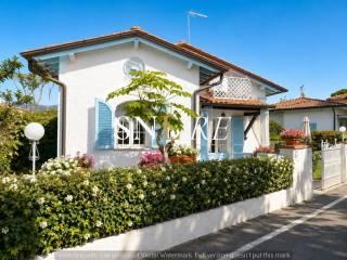 Villa unifamiliare via Piave, Centro, Forte dei Marmi — foto 5 di 23