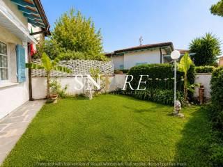 Villa unifamiliare via Piave, Centro, Forte dei Marmi — foto 14 di 23