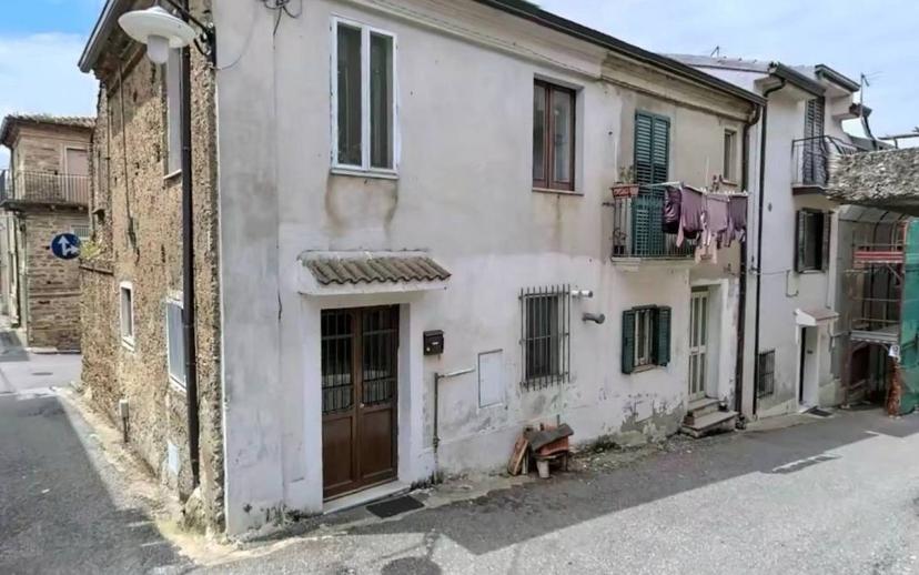 Terratetto unifamiliare via Francesco Fiorentino, Centro, Filadelfia — foto 2 di 3