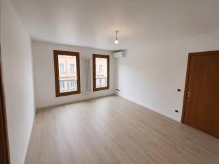 Quadrilocale viale Monte Grappa 18C, Centro, Feltre — foto 8 di 11