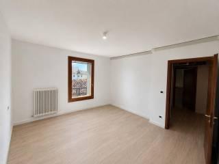 Quadrilocale viale Monte Grappa 18C, Centro, Feltre — foto 10 di 11
