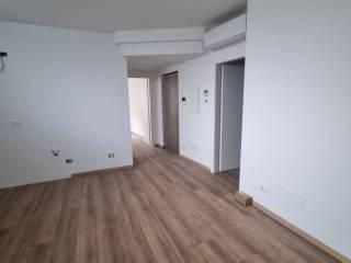 Bilocale piazza Generale Giuseppe Perotti 16, Centro, Carrù — foto 2 di 5