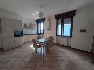 Trilocale via Niccolò Tommaseo, Casalbellotto, Casalmaggiore — foto 4 di 28