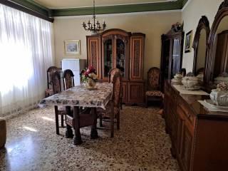 Appartamento buono stato, primo piano, Centro, Massa