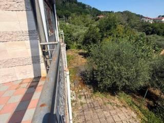 Villa bifamiliare Contrada Festola, Festola, Montemiletto