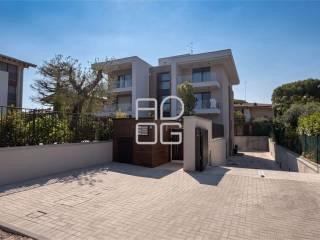 Appartamento nuovo, primo piano, Desenzano Centro, Desenzano del Garda — foto 30 di 34