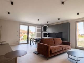 Appartamento nuovo, primo piano, Desenzano Centro, Desenzano del Garda — foto 15 di 34