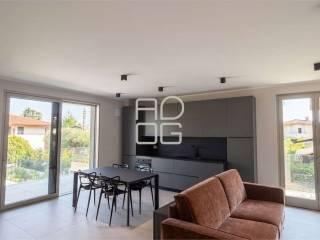 Appartamento nuovo, primo piano, Desenzano Centro, Desenzano del Garda — foto 16 di 34
